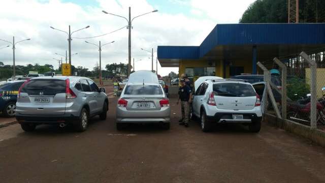 PRF prende quatro pessoas e apreende tr&ecirc;s carros que foram roubados no MT