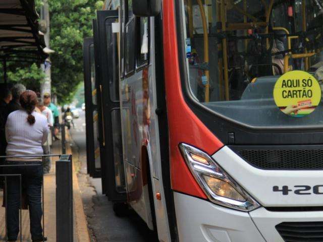 Governador prop&otilde;e discuss&atilde;o para redu&ccedil;&atilde;o da tarifa do transporte coletivo