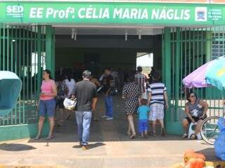 Escola onde aconteceu a confusão, nas Moreninhas (Foto: Alcides Neto)