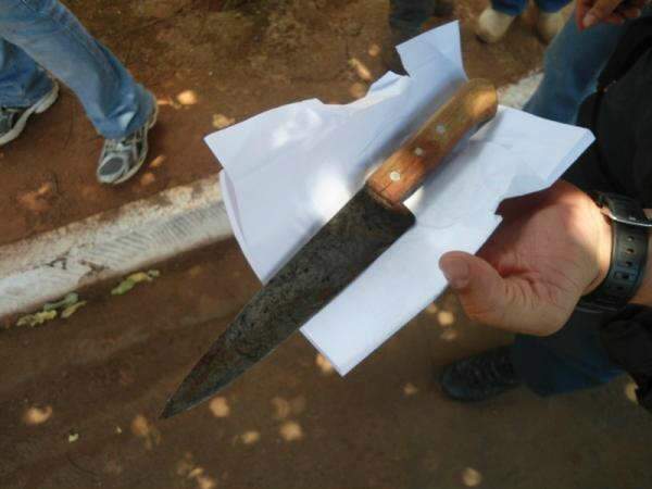  Jovem &eacute; esfaqueada pelo ex-marido no centro de Chapad&atilde;o do Sul