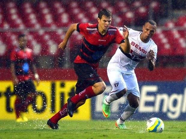 Debaixo de chuva, S&atilde;o Paulo perde para Ituano por 1 a 0 no Morumbi