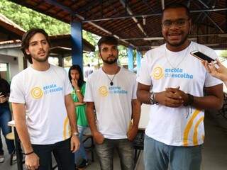 Ex-alunos de Pernambuco, Renny  (à esqueda), Gerson (ao centro) e Eliabe (à direita). (Foto: Marcos Ermínio)