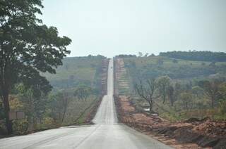Pavimentação da estrada faz parte do programa MS forte do Governo do Estado. (Foto: Marcelo Calazans)