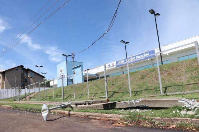 Caminh O Derruba Postes De Energia E Deixa Bairro Inteiro Sem Luz