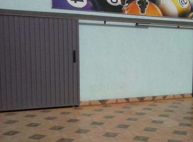 Jovem diz que foi baleado em bilhar, mas clientes negam hist&oacute;ria