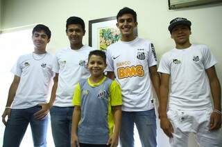 Meninos foram selecionados após copa de times de base do Santos (foto: Marcos Ermínio)