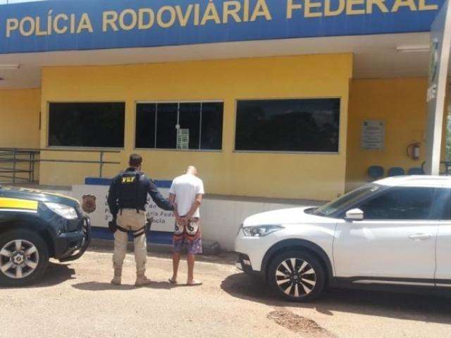 Suspeito de estelionato &eacute; preso com carro que levava para a fronteira 