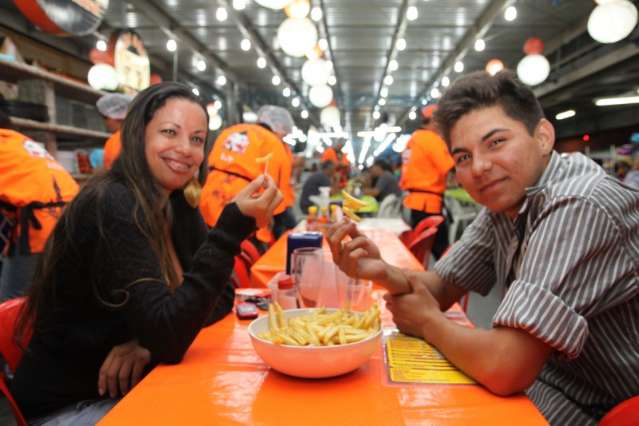 Inspirado em lanche do Sul, cachorro-quente tem 23 cm e 14 recheios - Sabor  - Campo Grande News