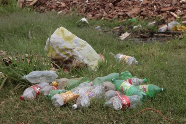 Centenas ligam para cl&iacute;nicas, mas pre&ccedil;o de vacina da dengue assusta