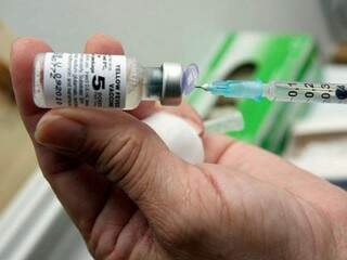 Doses de vacina estão à disposição na rede de saúde, informa prefeitura. (Foto: Agência Brasil