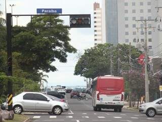 A falta energia atingiu os semáforos da Rua Rio Grande do Sul, até a Avenida Calógeras (Foto: Marcos Ermínio)