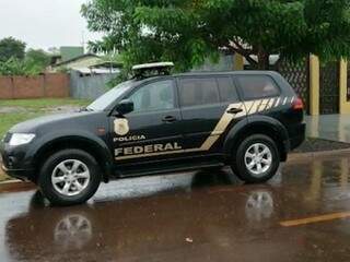 Viatura da Polícia Federal durante operação nesta terça-feira em Dourados (Foto: Reprodução/PF)