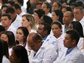 Médicos cerimônia de anúncio da prorrogação da permanência dos médicos brasileiros formados no exterior e estrangeiros no Programa Mais Médicos (Foto: Lula Marques/Agência PT)