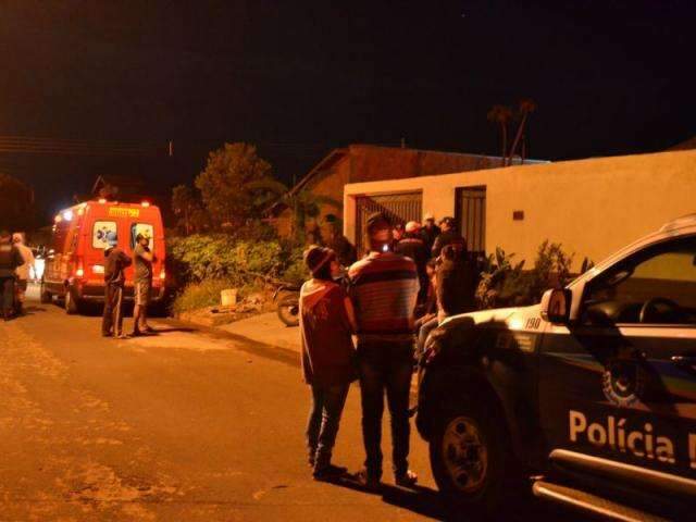 Pol&iacute;cia descarta latroc&iacute;nio em assassinato de mulher achada nua