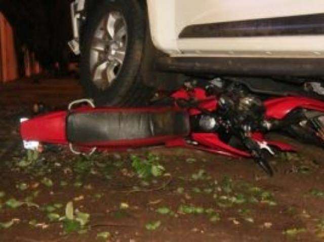 Motocicleta &eacute; arremessado e morre ap&oacute;s colis&atilde;o com caminhonete 
