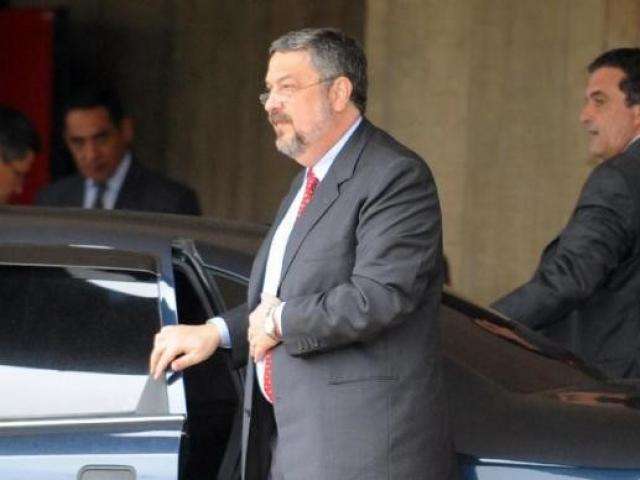 Palocci afasta seu advogado de confian&ccedil;a para negociar dela&ccedil;&atilde;o premiada