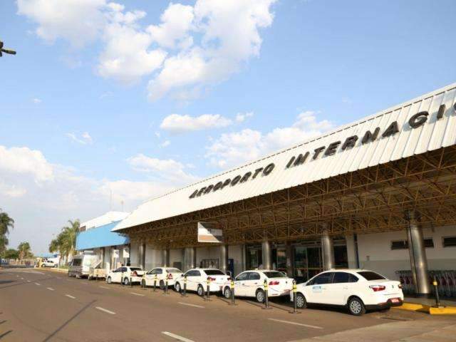 A partir do dia 1&ordm;, com nova empresa, t&aacute;xis s&oacute; ter&atilde;o uma vaga no Aeroporto