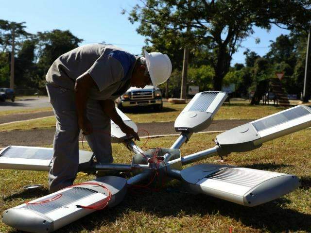 Por R$ 2,6 milh&otilde;es, acesso a bairros e &ldquo;super postes&quot; ter&atilde;o l&acirc;mpadas de led