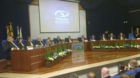 Waldir Neves fica no comando do TCE e promete continuar moderniza&ccedil;&atilde;o