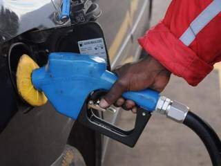 A gasolina foi uma das responsáveis pela alta na inflação de junho, já que ela aumentou 7,39% no período (Foto: Paulo Francis)
