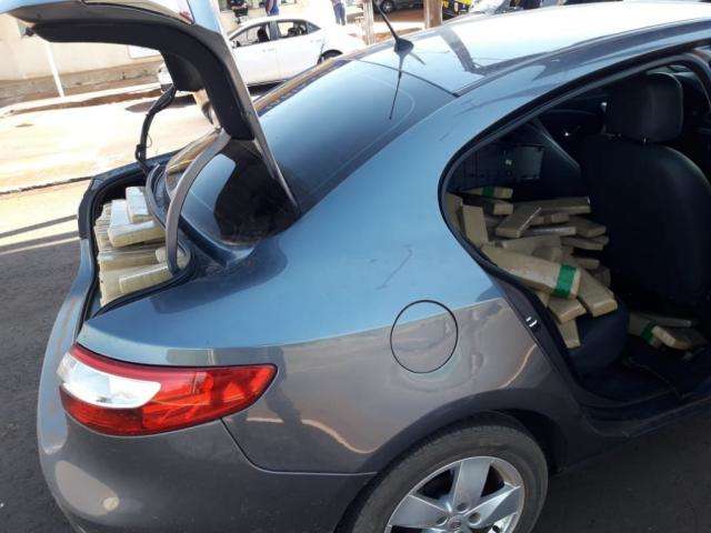 Motorista abandona carro com 550 quilos de maconha, mas batedor &eacute; preso
