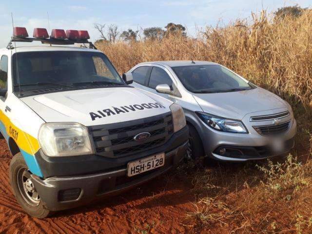 Ve&iacute;culo roubado em SP &eacute; abandonado ap&oacute;s persegui&ccedil;&atilde;o na MS-395