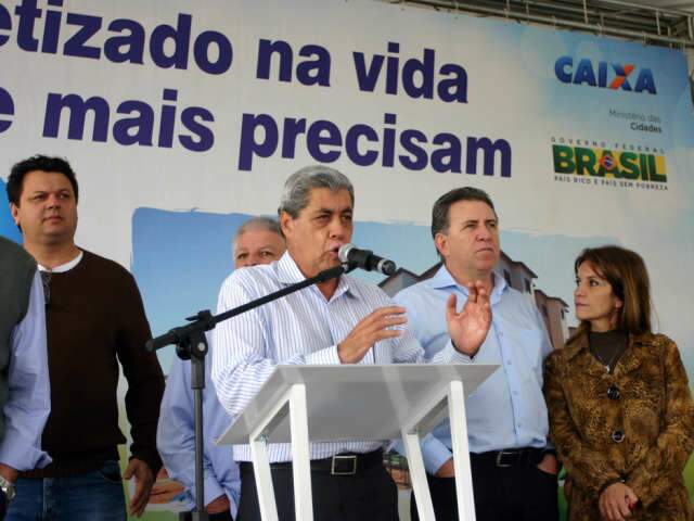  Puccinelli diz que n&uacute;mero de partidos aliados a Giroto pode chegar a 17