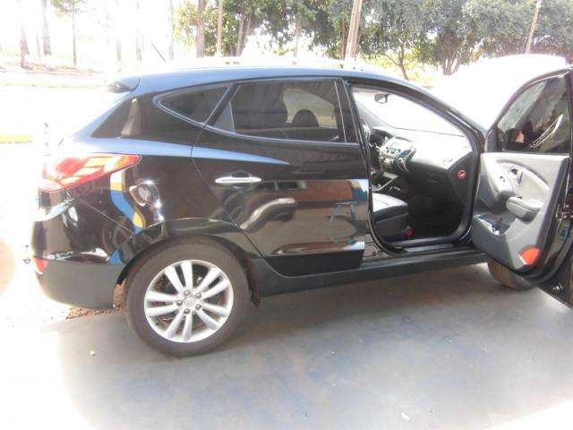 Traficante de 29 anos &eacute; preso com 30 quilos de coca&iacute;na em carro de luxo