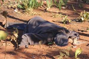 Homem de 55 anos &eacute; encontrado morto com golpe de enxada na cabe&ccedil;a 