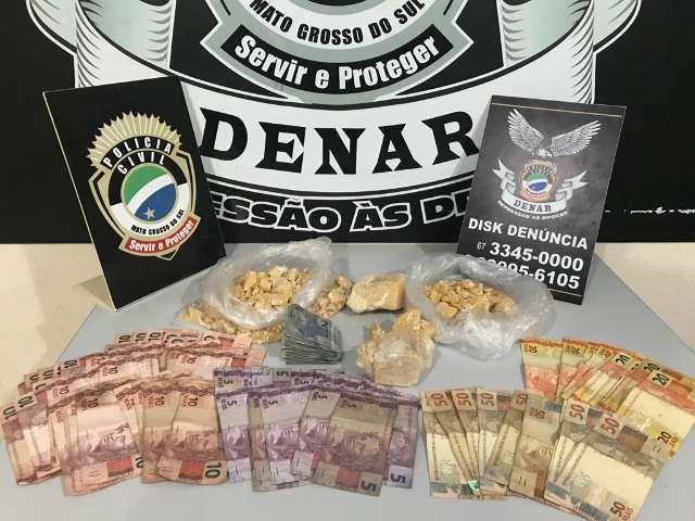 &quot;Casais do tr&aacute;fico&quot; s&atilde;o presos com arma, dinheiro e coca&iacute;na na Capital 