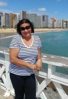 Dona Aldenora em Fortaleza toda feliz por viajar (Arquivo pessoal)