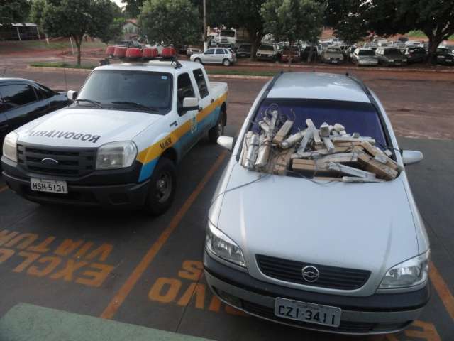 Homem &eacute; preso transportando maconha em fundo falso de ve&iacute;culo 