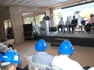 Lançamento de programa de segurança no trabalho aconteceu em caiteiro de obras do Senai. (Foto: Paula Vitorino)