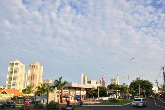 Previs&atilde;o &eacute; de fim de semana de calor, pancadas de chuva e trovoadas