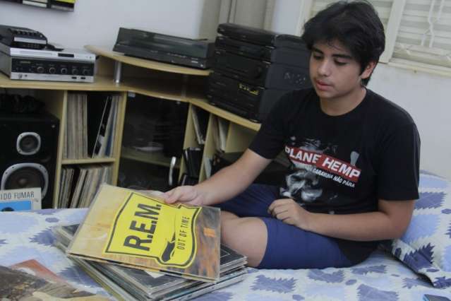 Aos 16 anos, garoto vende LPs e prova que bom gosto musical n&atilde;o tem idade