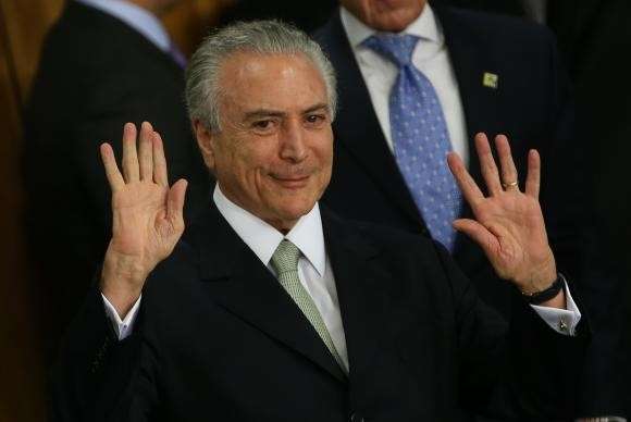 Para 50% dos brasileiros Temer deve ficar e 32% pedem a volta de Dilma
