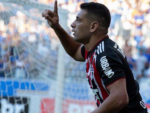 Em jogadas de contra-ataque, S&atilde;o Paulo derrota Cruzeiro por 2 a 0 no Mineir&atilde;o