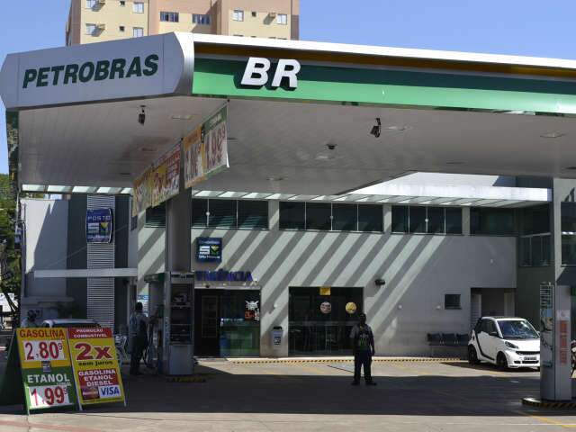 Abastecimento de combust&iacute;vel s&oacute; volta ao normal na 2&ordf;, diz Sindicato