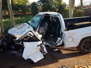 Veículo ficou destruído após acidente ocorrido na rodovia neste domingo (Foto: Vicentina Online)