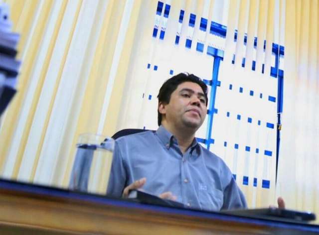 Prefeito diz que primeira dama e servidora agiram por &quot;inoc&ecirc;ncia&quot;