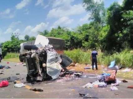 Acidente na BR-163 envolveu duas carretas e matou menina de 2 anos