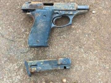 Idoso encontra rev&oacute;lver e atira na perna por pensar que arma era de brinquedo 