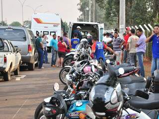 Pouco mais de 1h30 foram multados dois caminhões, um ônibus, 14 carros e 17 motos. (Foto: João Garrigó)