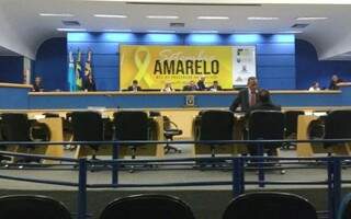 Câmara Municipal começa sessão com apenas quatro vereadores (Foto: Richelieu de Carlo)