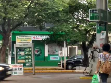 Após alta de segunda, preço da gasolina dispara e chega a R$ 4,30