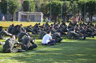 Militares também fizeram atividades no Belmar Fidalgo. (Foto:Minamar Júnior)