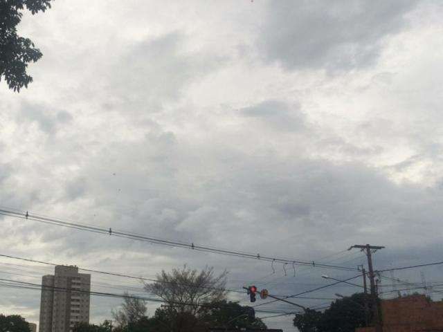 &Uacute;ltimo final de semana do ano come&ccedil;a com c&eacute;u nublado e possibilidade de chuva