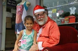 Pelo segundo ano, Marcos se veste de Papai Noel ( Cleber Gellio)