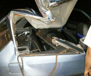 Mulher morre em acidente de tr&acirc;nsito envolvendo carro e caminh&atilde;o