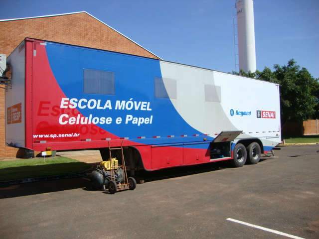  Senai de Tr&ecirc;s Lagoas faz curso em unidade m&oacute;vel de papel e celulose